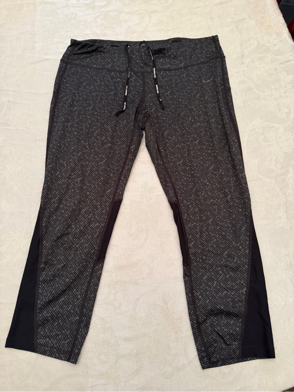 Nike Women’s Dri-fit Running Capri Leggings Black and Gray Size XL